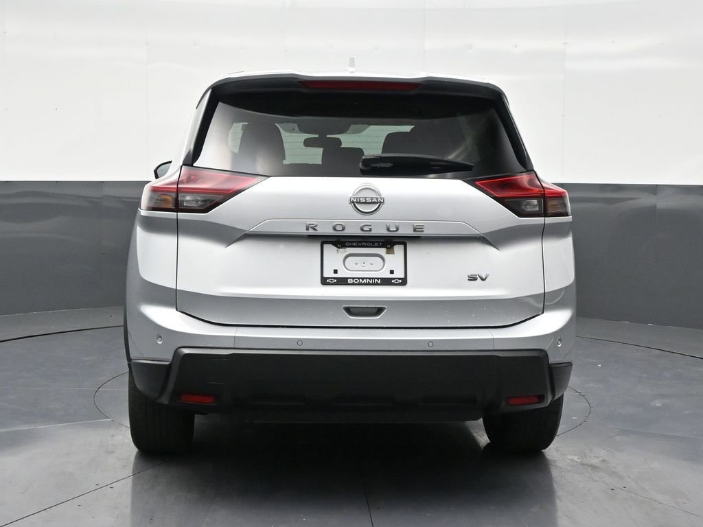 Used 2024 Nissan Rogue SV image 4