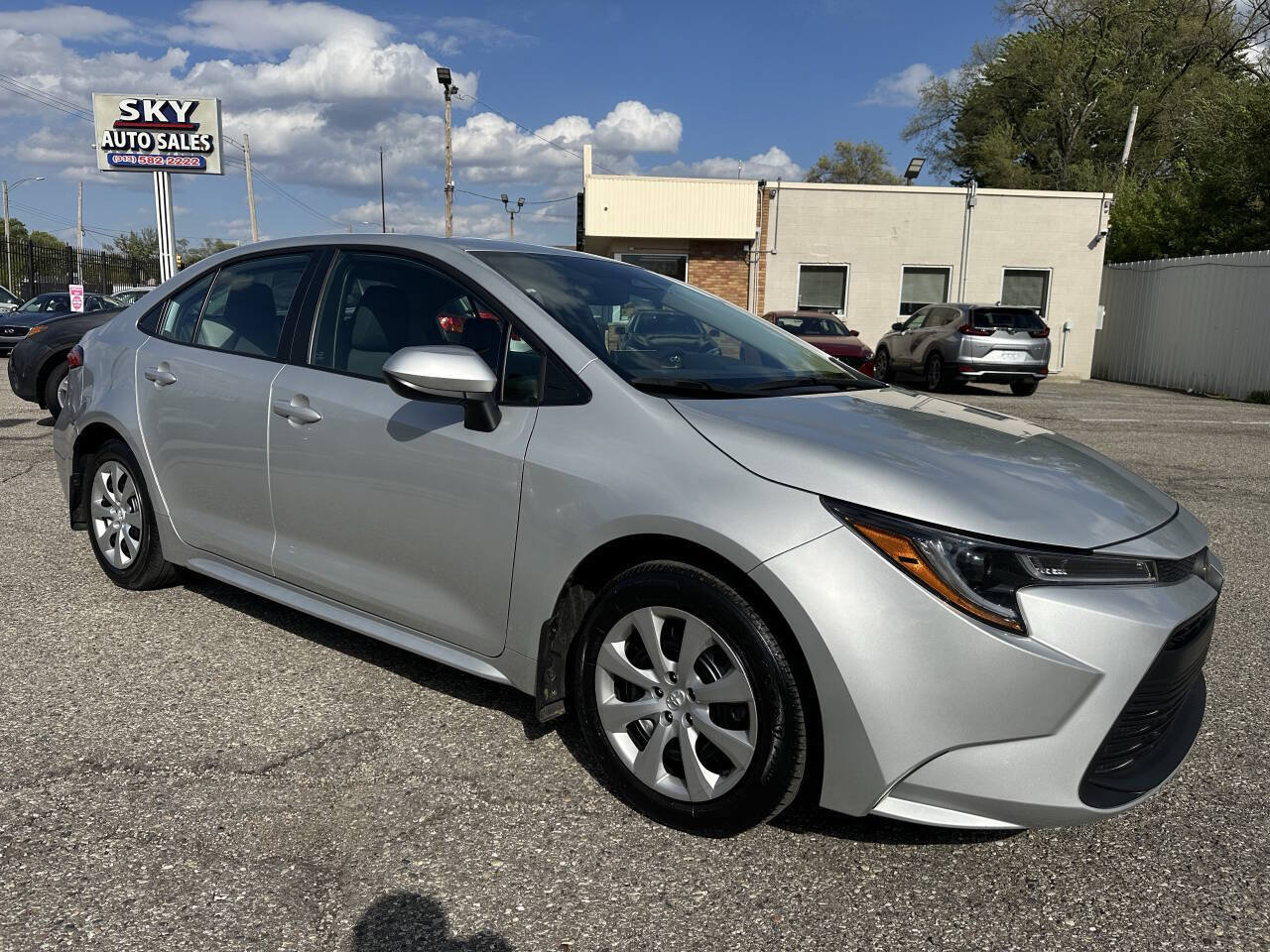 Used 2023 Toyota Corolla LE w/ Carpet Mat Package (TMS) FWD image 3
