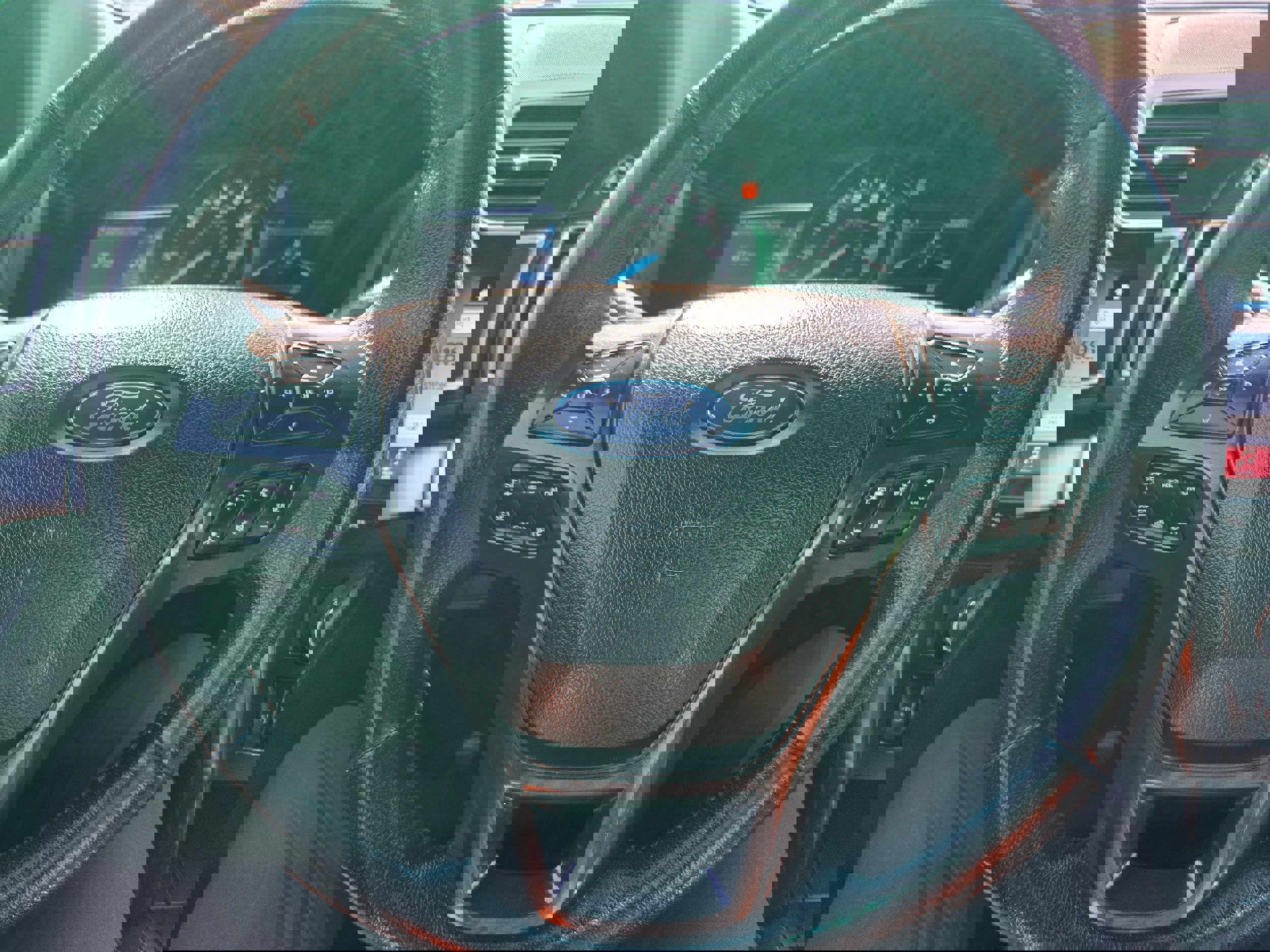 Used 2017 Ford Explorer XLT w/ Equipment Group 202A AWD/4WD image 15