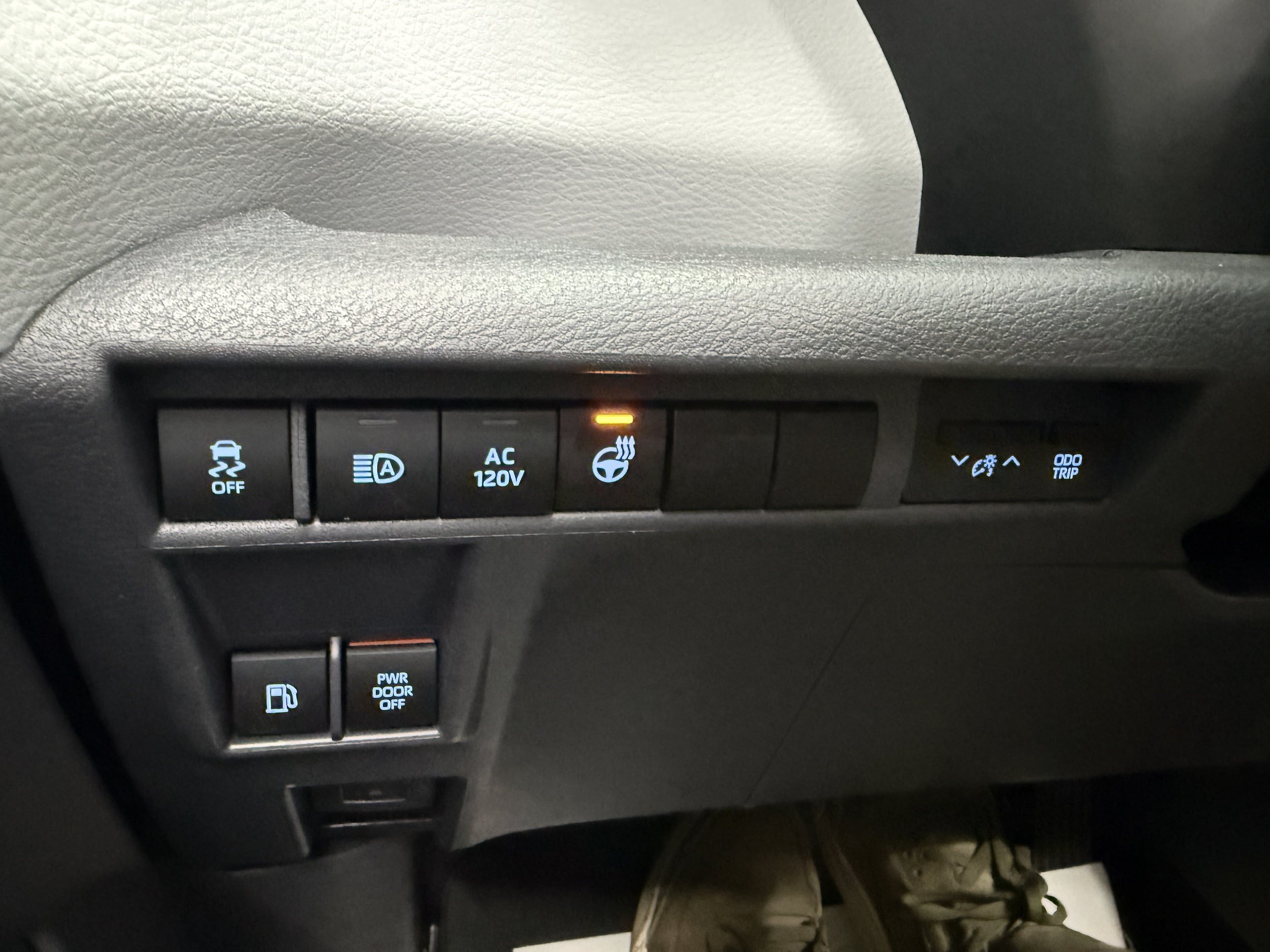 Used 2023 Toyota Sienna XLE FWD image 12