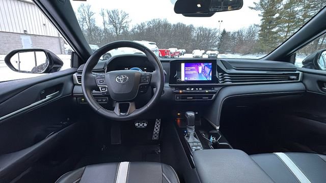 Used 2025 Toyota Camry SE image 8