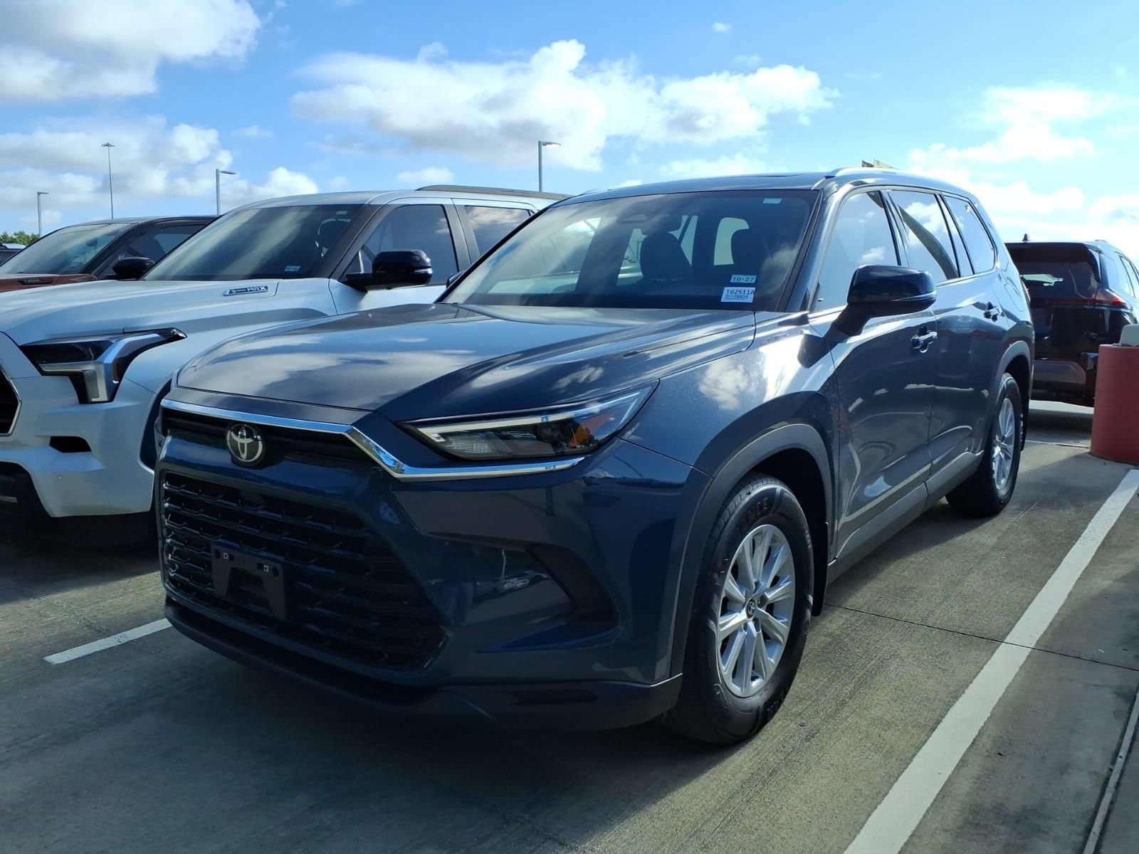 Used 2025 Toyota Grand Highlander AWD image 4