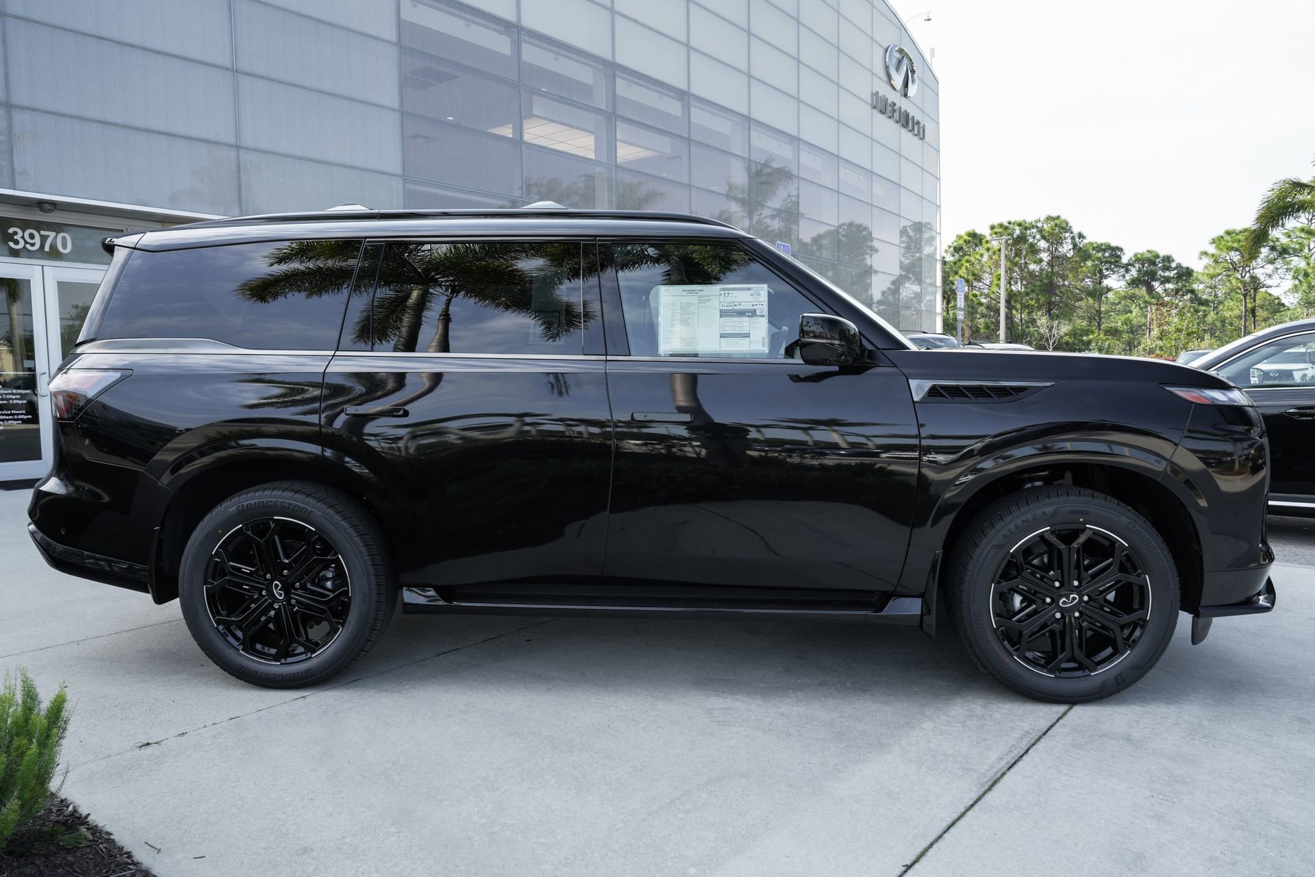 New 2026 INFINITI QX80 4WD w/ Sport Exterior Package image 25