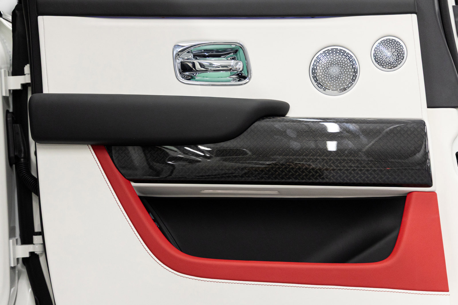 New 2026 Rolls-Royce Cullinan Black Badge image 34