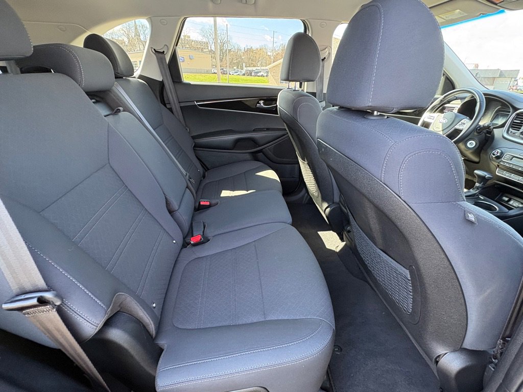 Used 2019 Kia Sorento LX w/ LX Convenience Package image 17