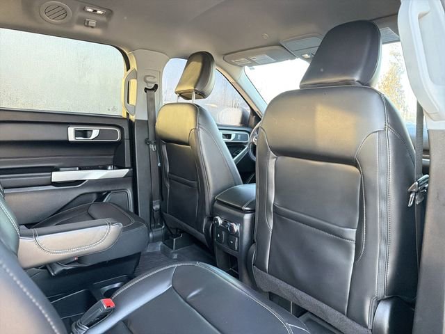 Used 2021 Ford Explorer XLT w/ Equipment Group 202A image 19