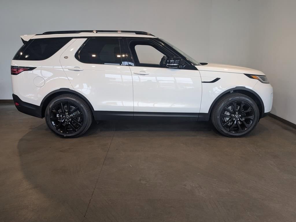 New 2026 Land Rover Discovery S image 6