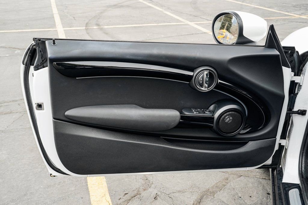 Certified 2024 MINI Cooper SE image 9