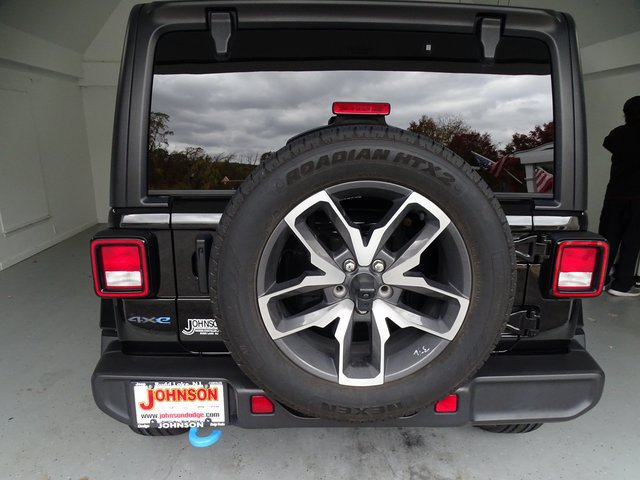 Certified 2024 Jeep Wrangler Unlimited w/ Convenience Group AWD/4WD image 18