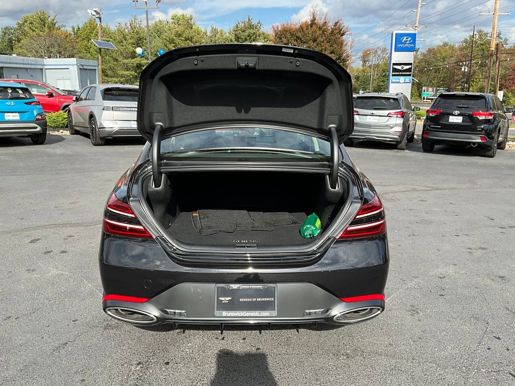 Used 2025 Genesis G70 2.5T image 9