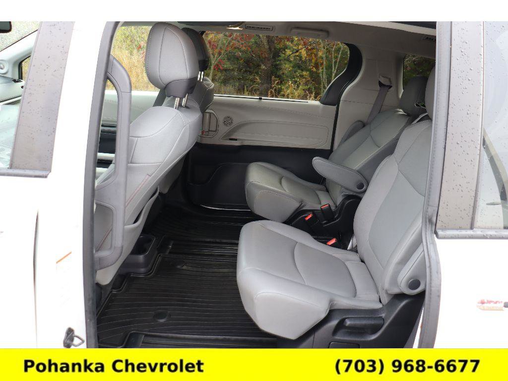 Used 2022 Toyota Sienna XLE image 26