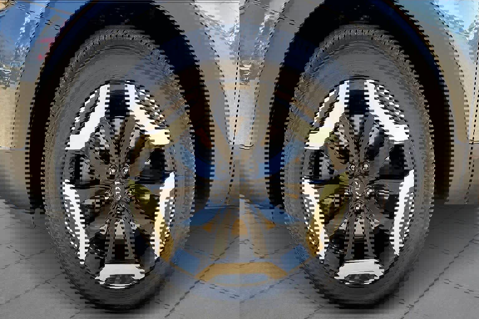 Used 2024 Kia Telluride EX w/ EX Captain's Chair Package image 11