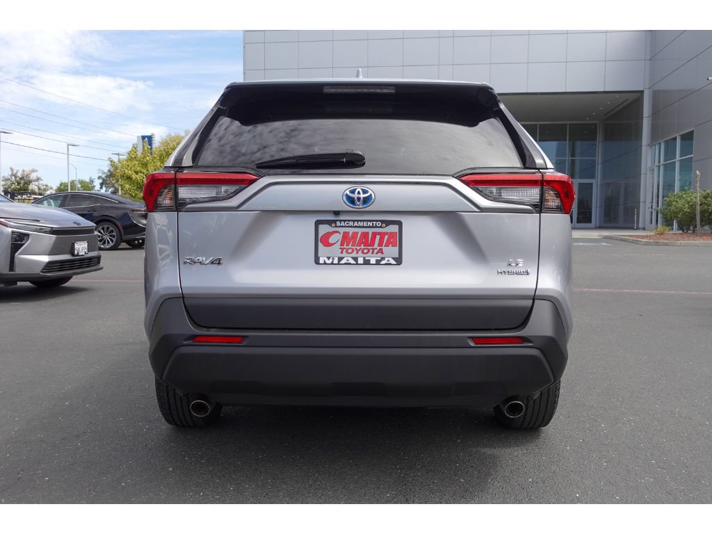 Certified 2023 Toyota RAV4 LE AWD/4WD image 4