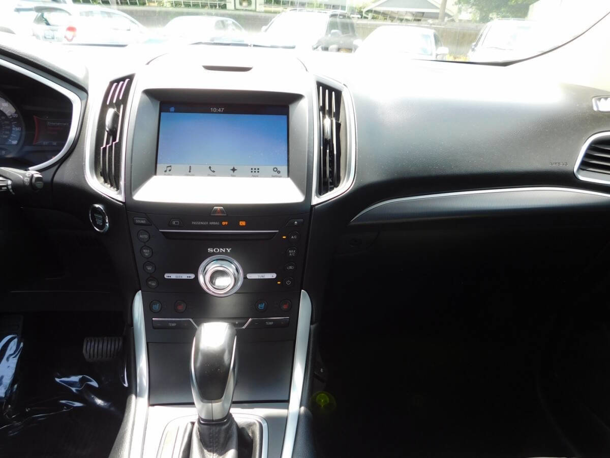 Used 2018 Ford Edge Titanium w/ Equipment Group 302A image 9