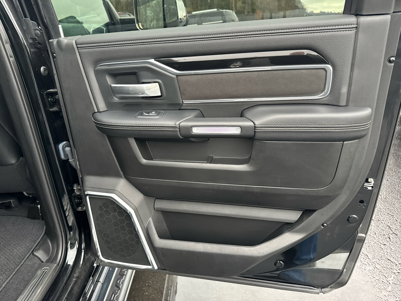Used 2019 RAM 2500 Laramie image 10