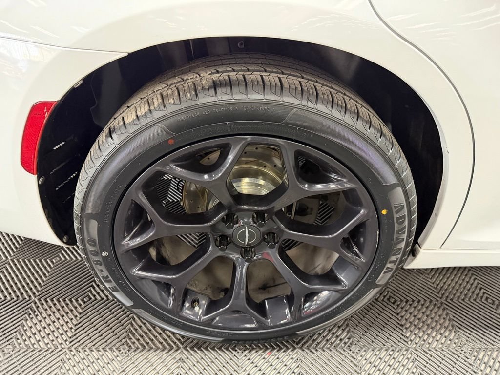 Used 2019 Chrysler 300 Touring w/ Sport Appearance Package RWD image 19