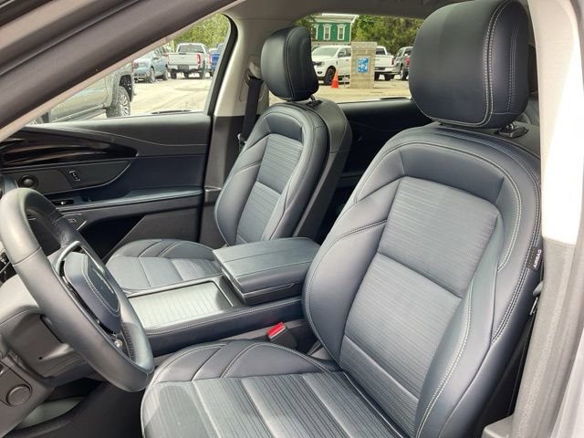 Used 2025 Lincoln Nautilus Reserve AWD/4WD image 32