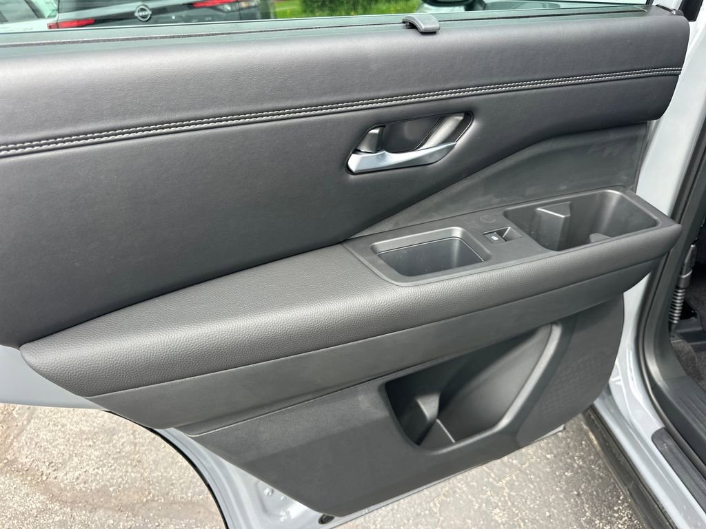 New 2026 Nissan Pathfinder Platinum AWD/4WD image 14