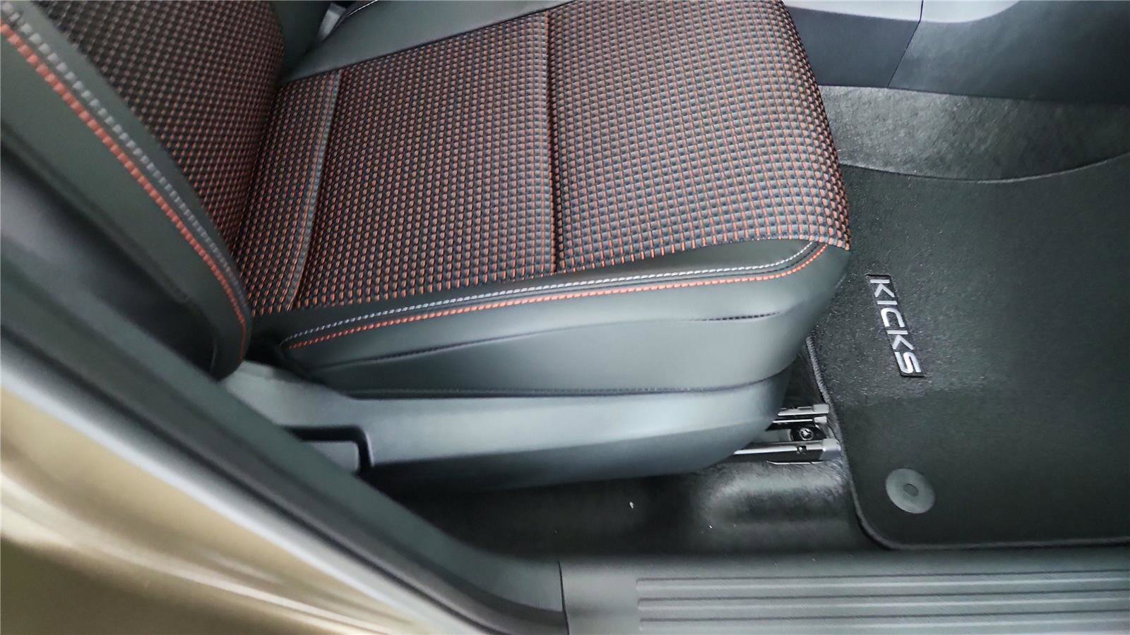 New 2026 Nissan Kicks SR w/ Cold Weather Package image 36