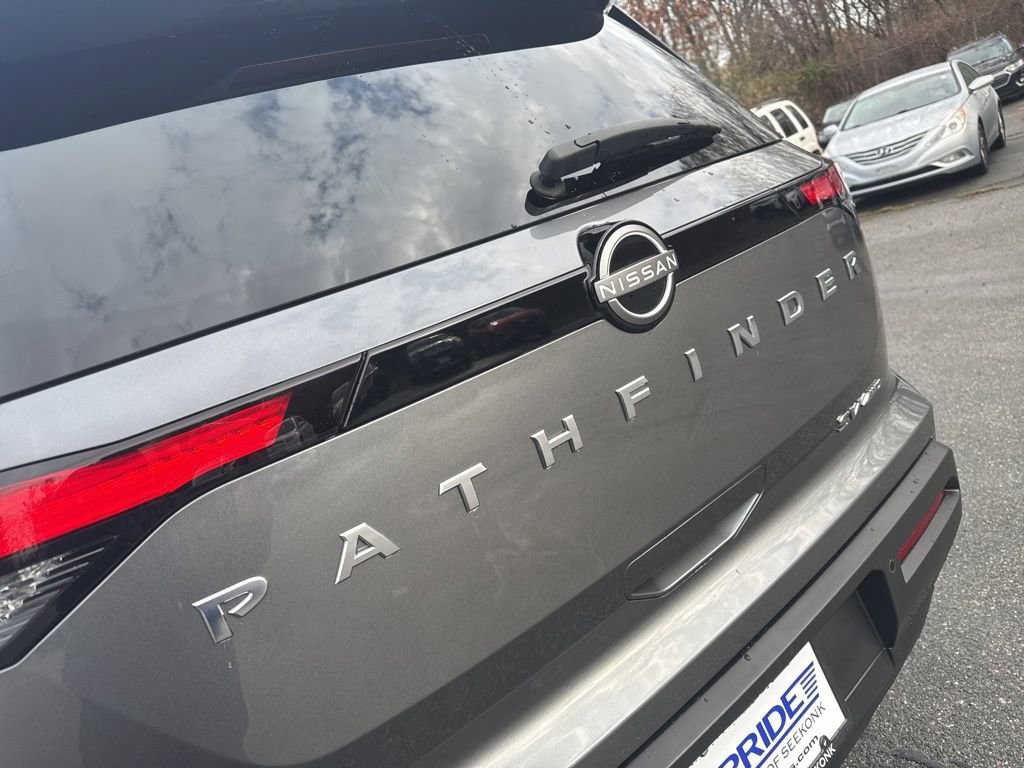 Used 2024 Nissan Pathfinder SV image 45