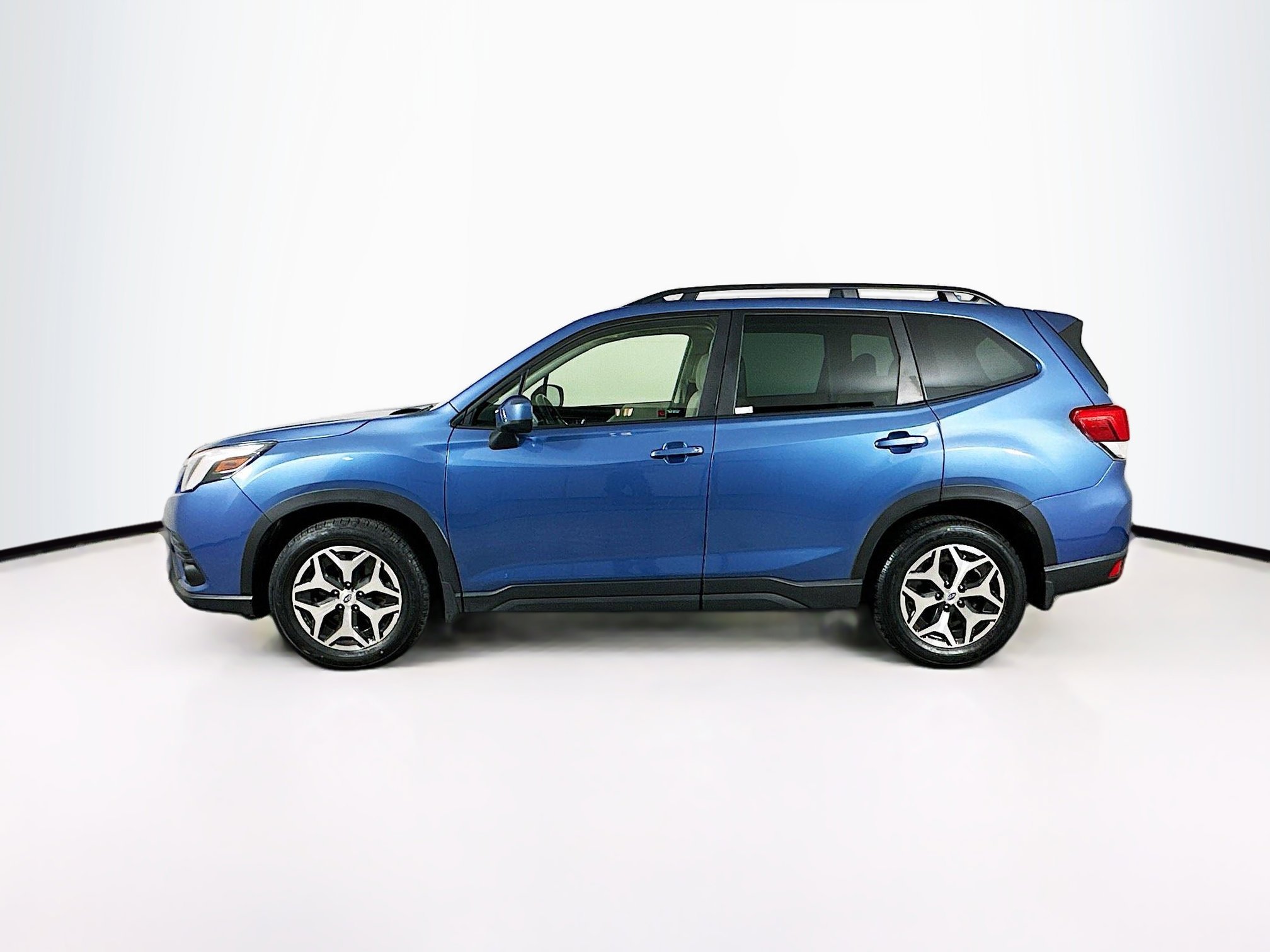 Used 2022 Subaru Forester Premium image 4