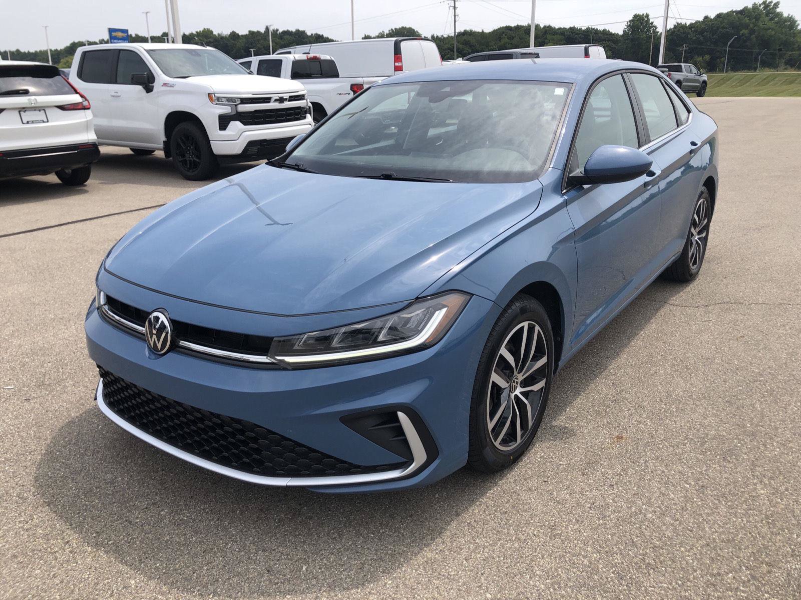 Used 2025 Volkswagen Jetta SE FWD image 10
