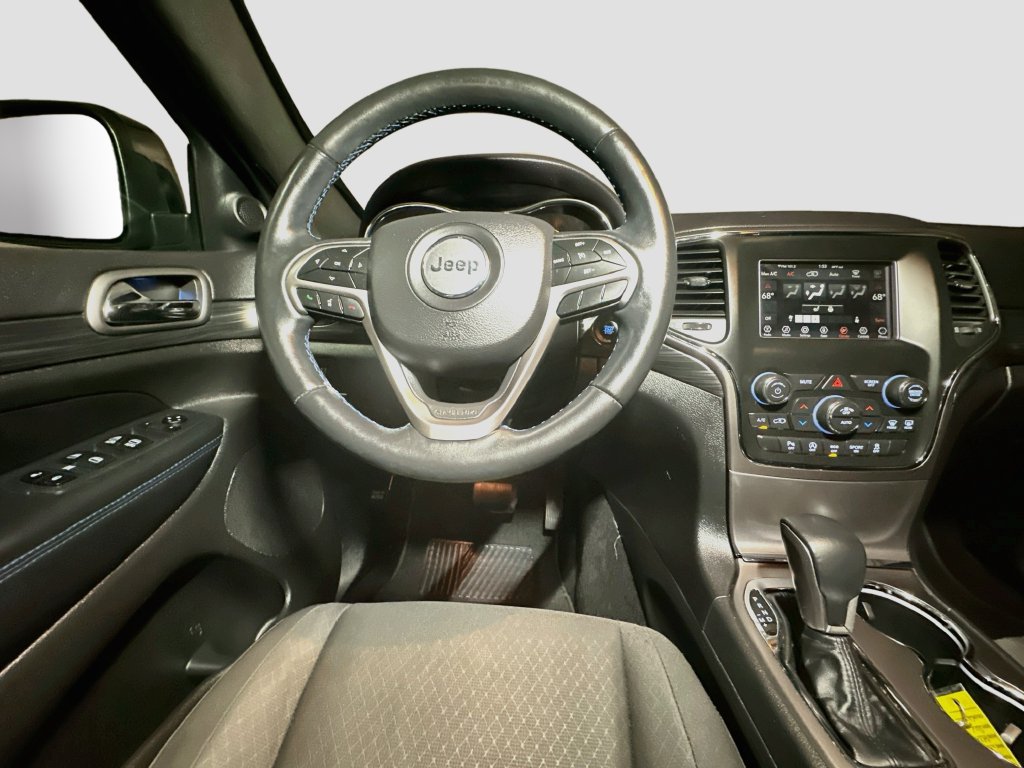 Used 2019 Jeep Grand Cherokee Laredo AWD/4WD image 34