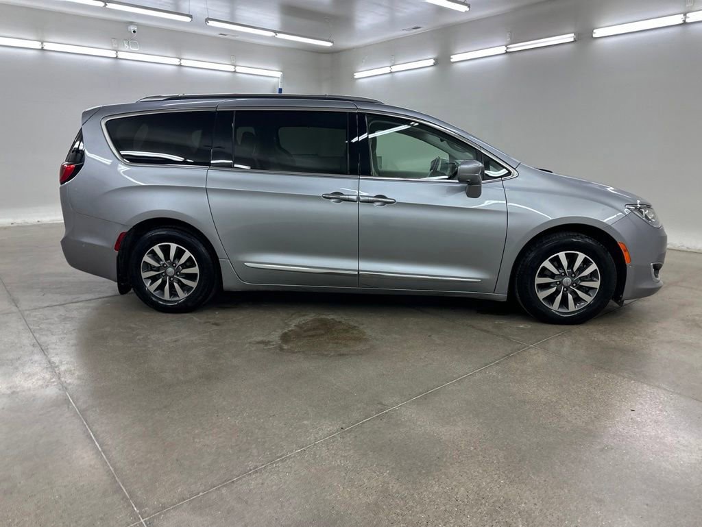 Used 2020 Chrysler Pacifica Touring-L Plus w/ Advanced Safetytec Group FWD image 12