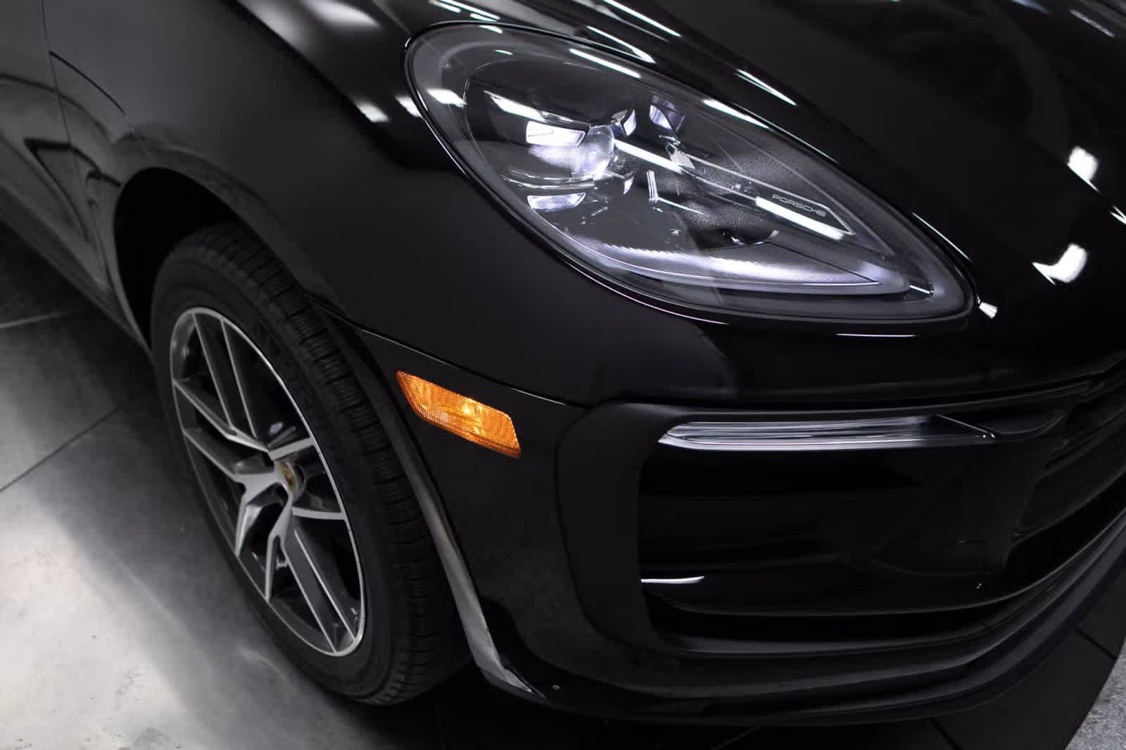 Certified 2026 Porsche Macan AWD/4WD image 12