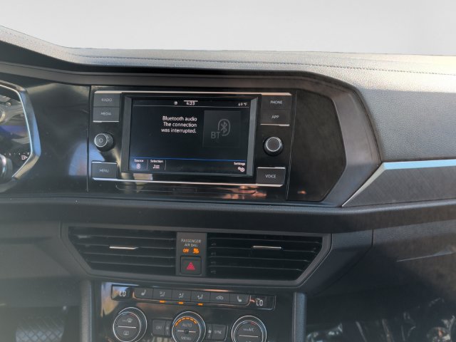 Certified 2023 Volkswagen Jetta SE w/ Panoramic Sunroof Package FWD image 15