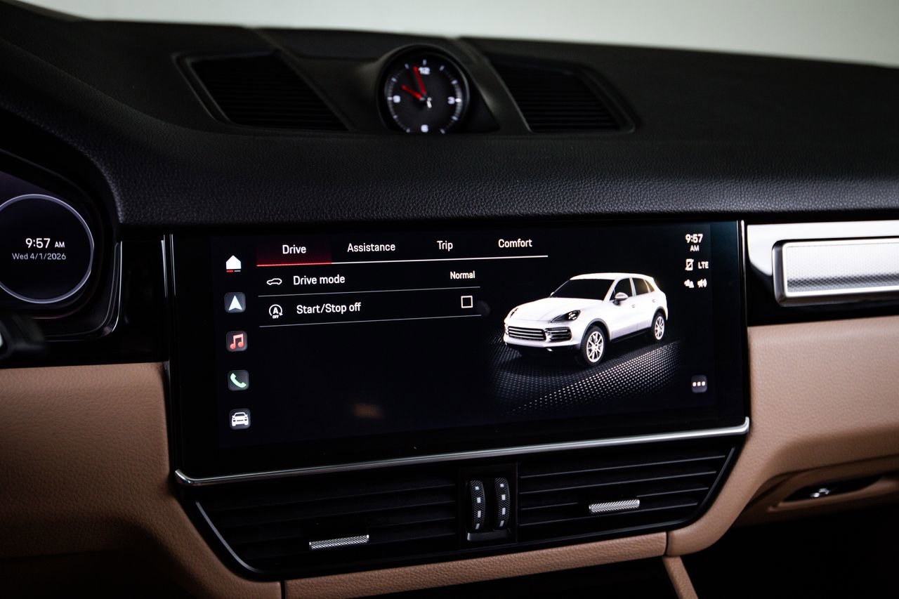 Certified 2023 Porsche Cayenne Platinum Edition image 18