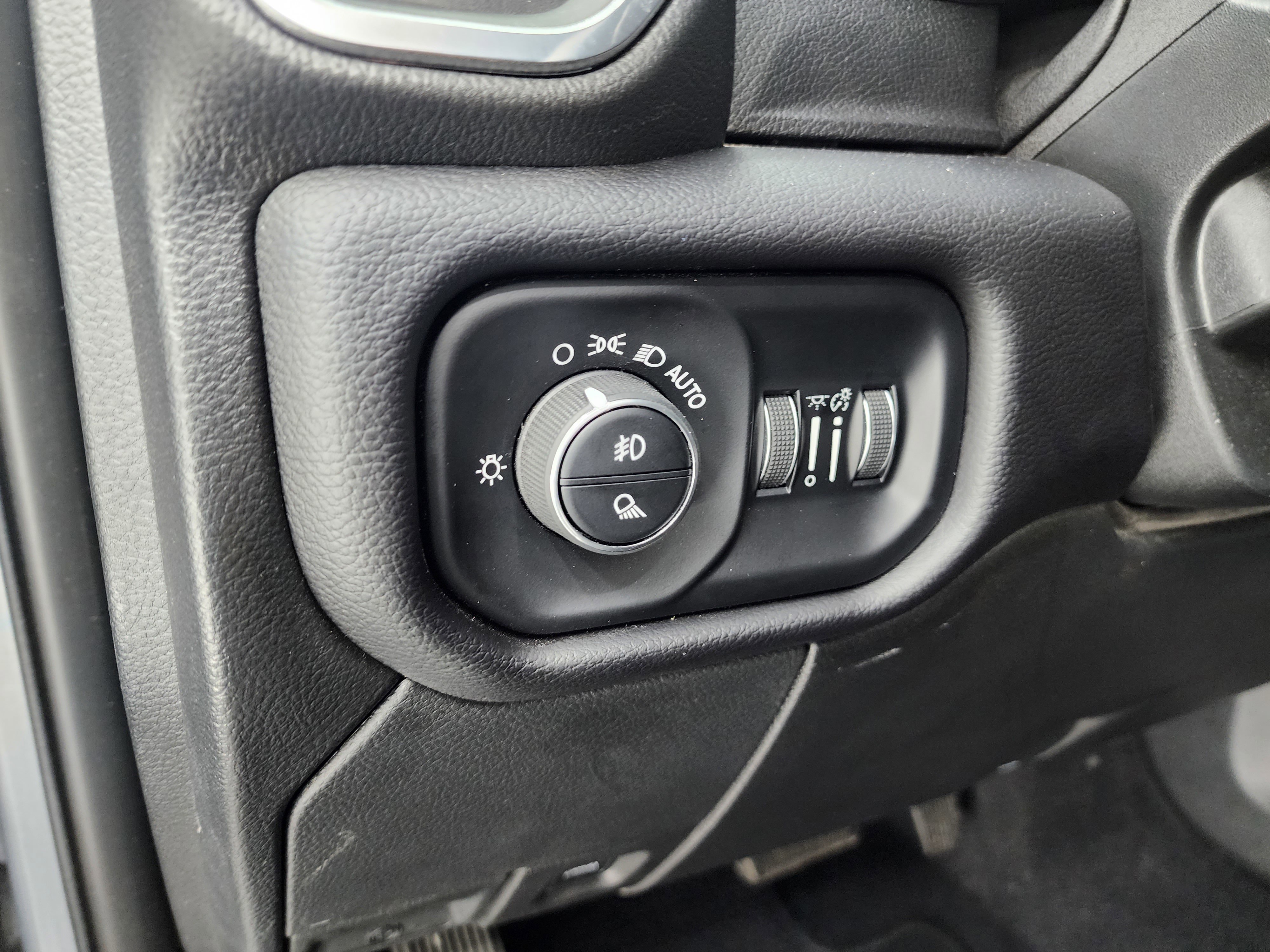 Used 2024 RAM 2500 Laramie w/ Night Edition image 39