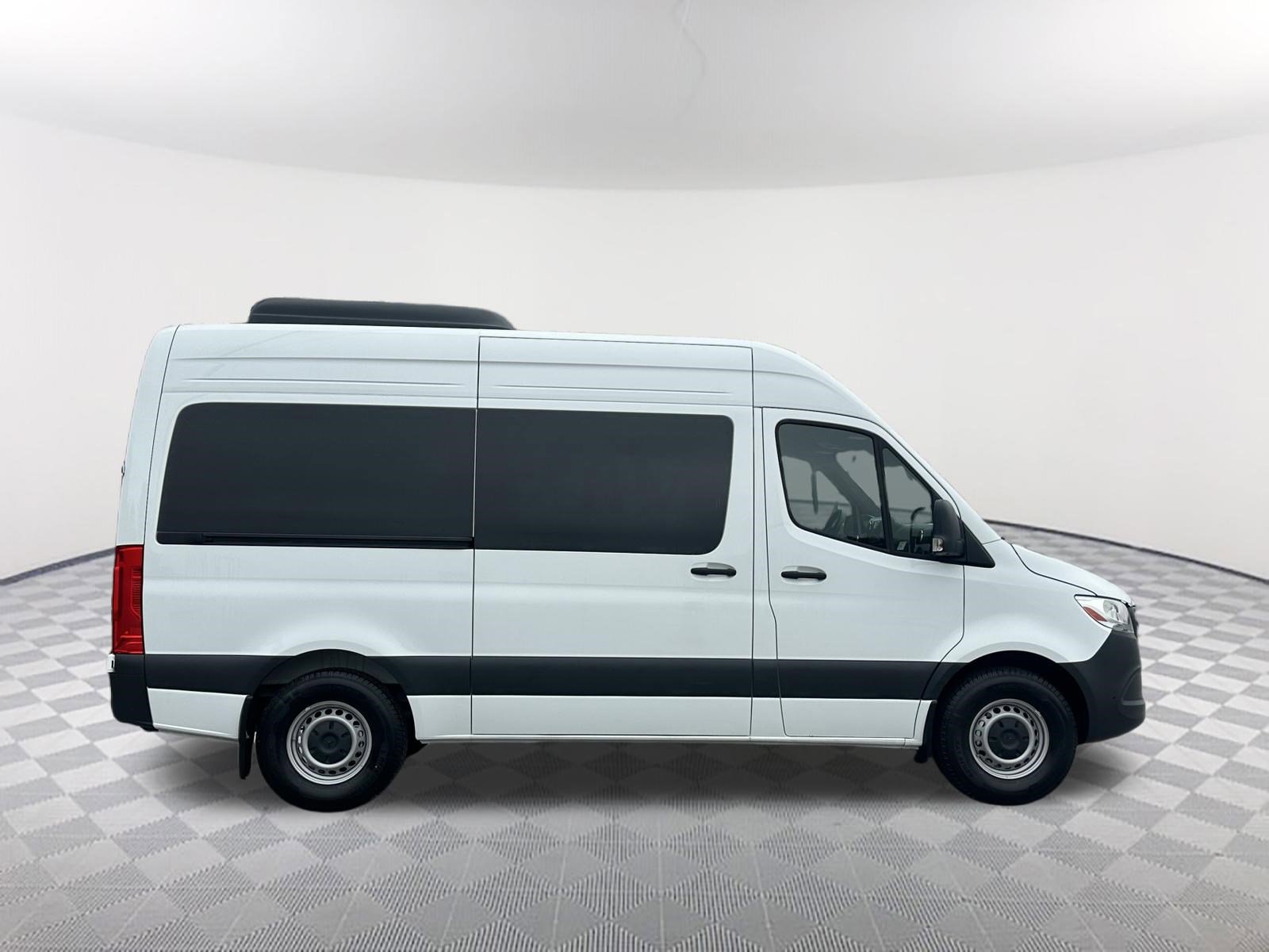 Used 2024 Mercedes-Benz Sprinter 2500 image 6