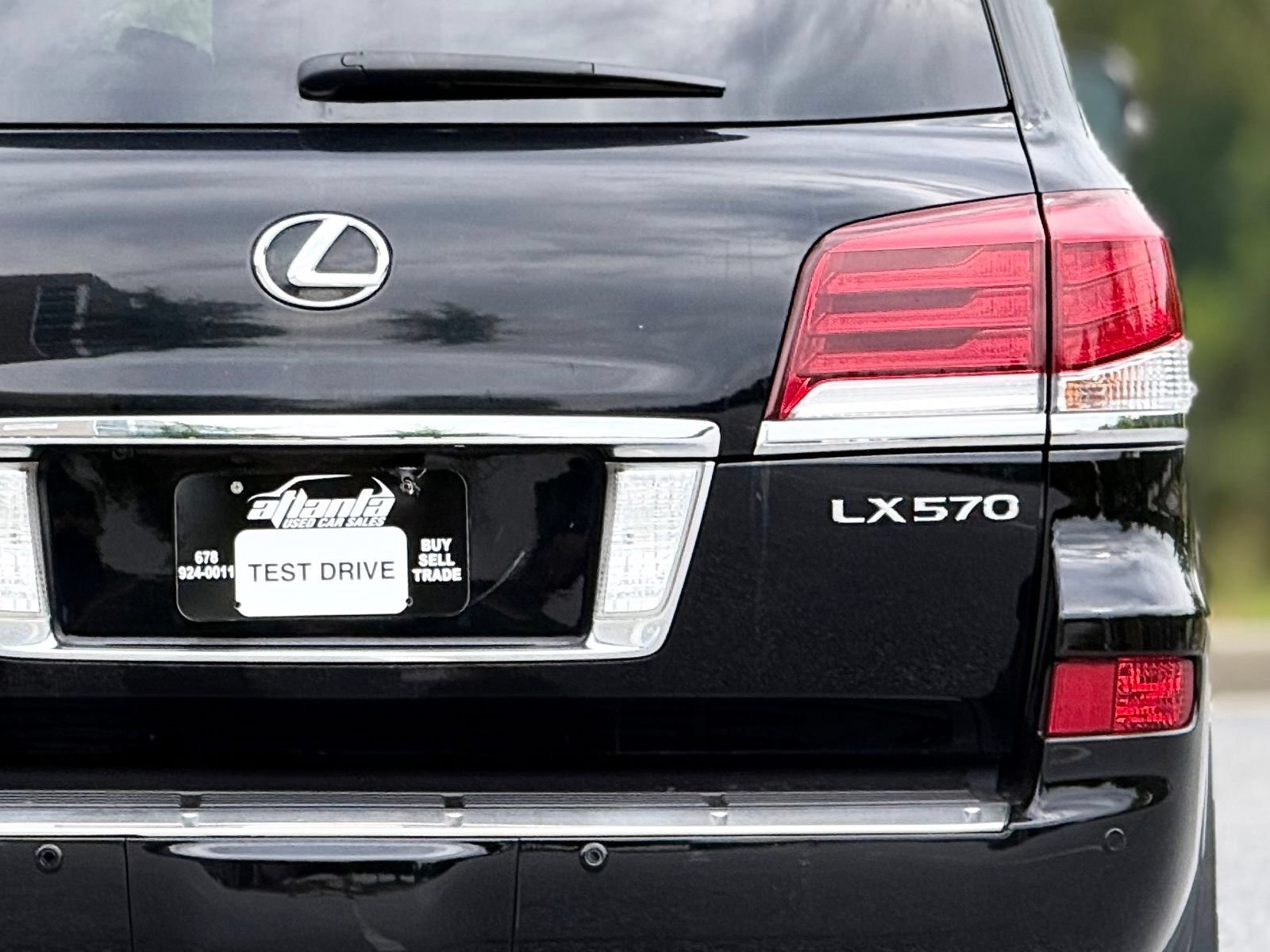 Used 2015 Lexus LX 570 4WD w/ Luxury Package image 16