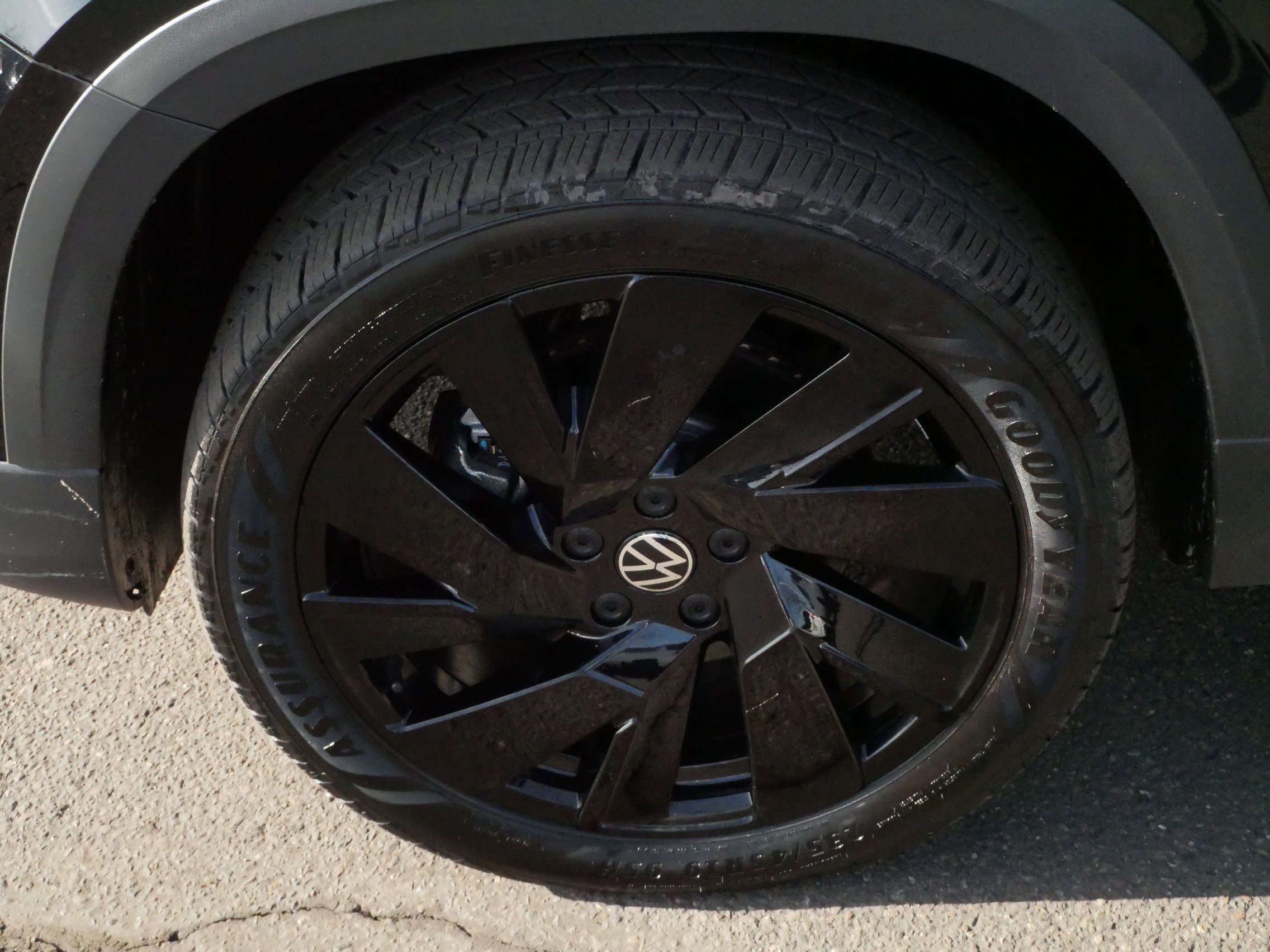 Certified 2024 Volkswagen Taos SEL image 15