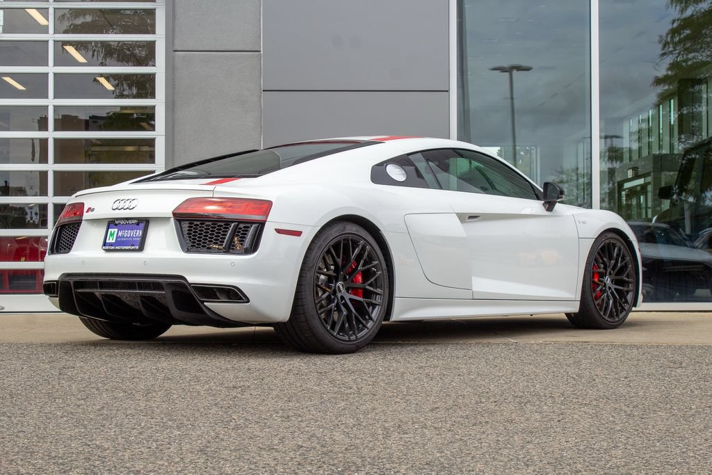 Used 2018 Audi R8 V10 w/ Premium Package RWD image 10