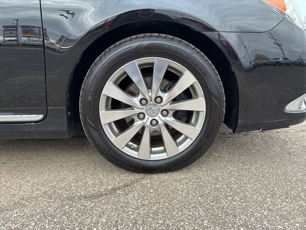 Used 2011 Toyota Avalon Limited image 9