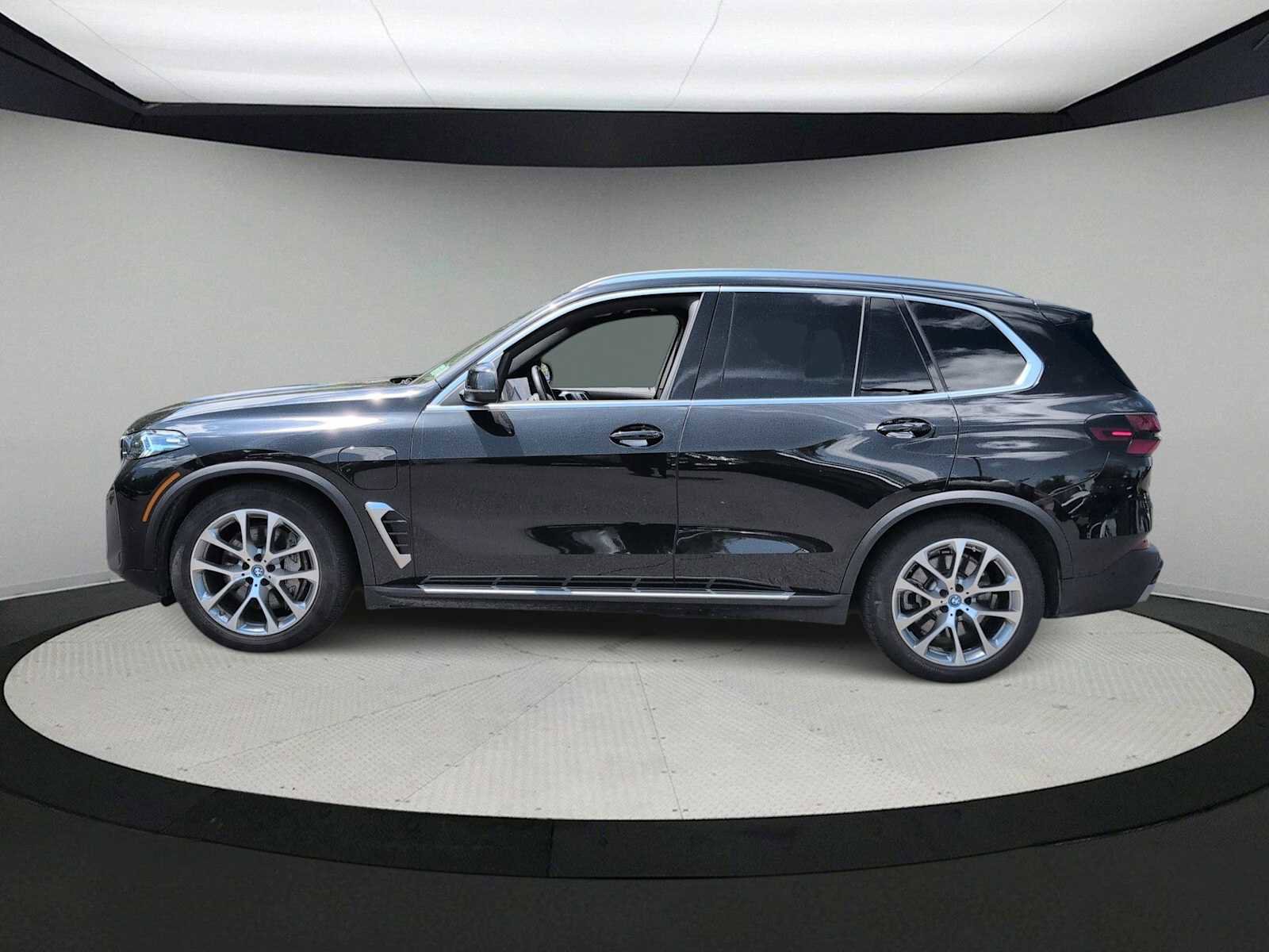 Used 2025 BMW X5 xDrive50e AWD/4WD image 5