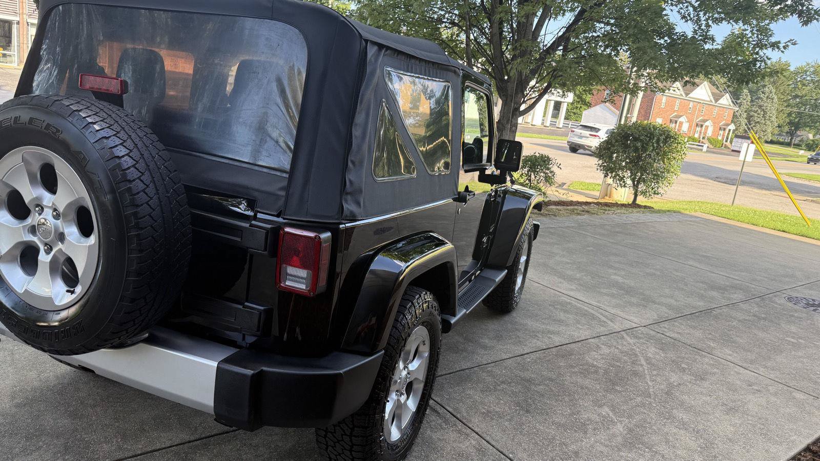 Used 2014 Jeep Wrangler Sahara w/ Connectivity Group AWD/4WD image 6