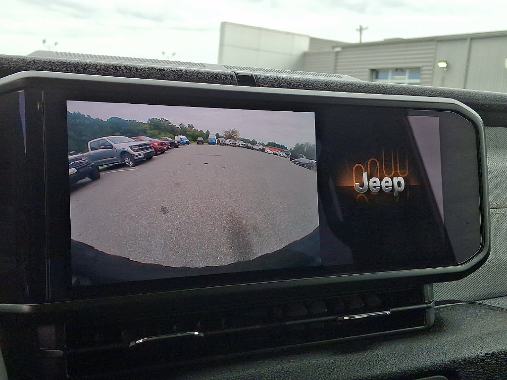 Used 2024 Jeep Wrangler Unlimited AWD/4WD image 17