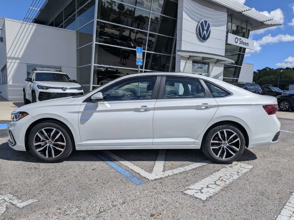 New 2027 Volkswagen Jetta SE FWD image 3