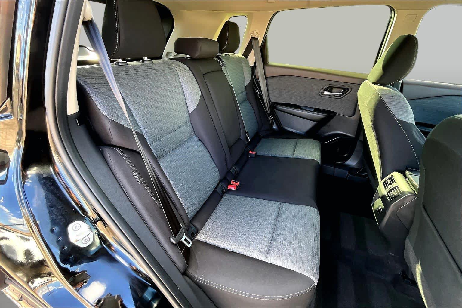 Certified 2023 Nissan Rogue SV FWD image 18