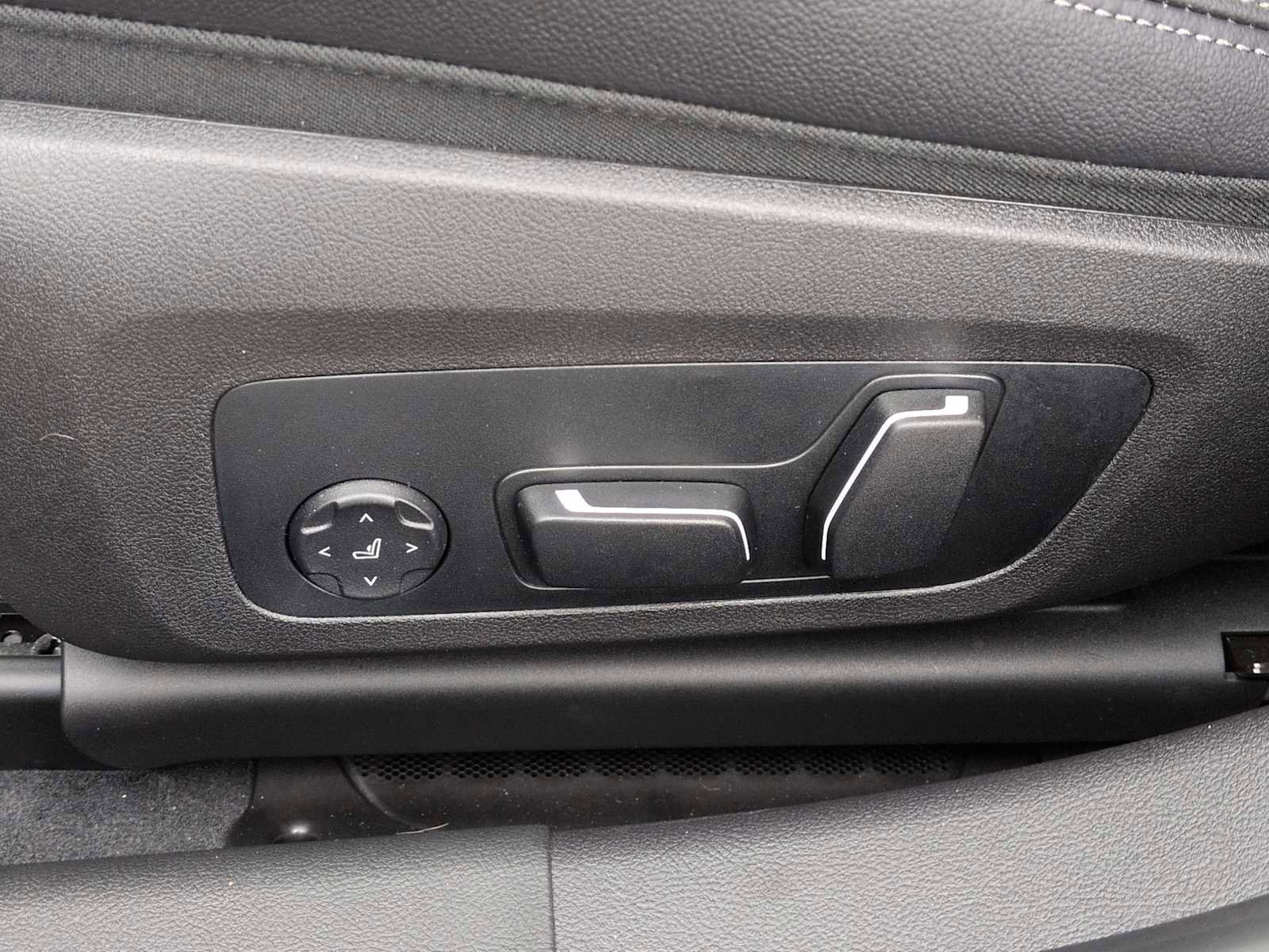 Used 2026 BMW 330i xDrive Sedan w/ Convenience Package image 17