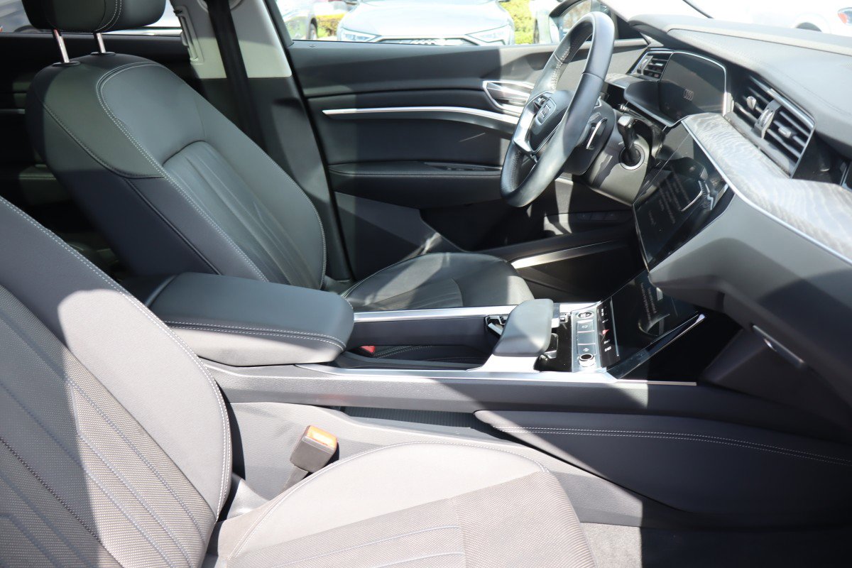 Used 2021 Audi e-tron Premium Plus w/ Premium Plus Package AWD/4WD image 16