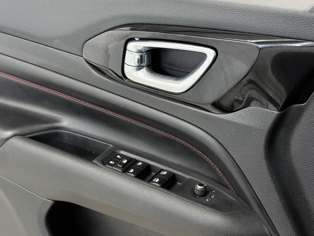 Used 2024 Jeep Compass Trailhawk image 37