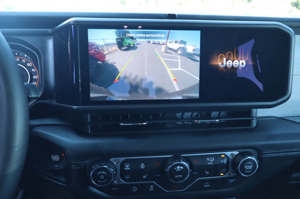 Certified 2026 Jeep Wrangler Unlimited Sahara AWD/4WD image 25