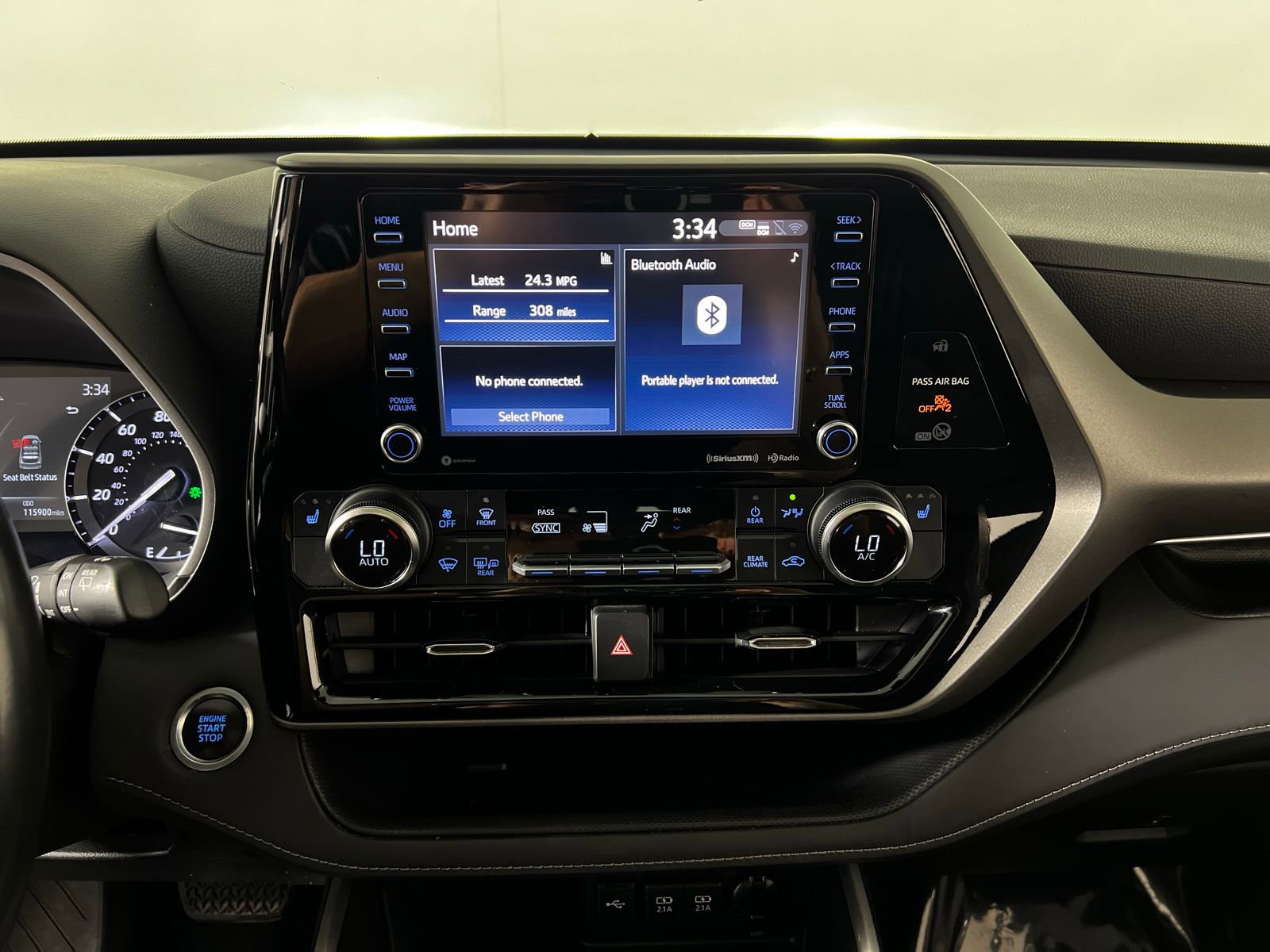 Used 2021 Toyota Highlander XLE FWD image 18