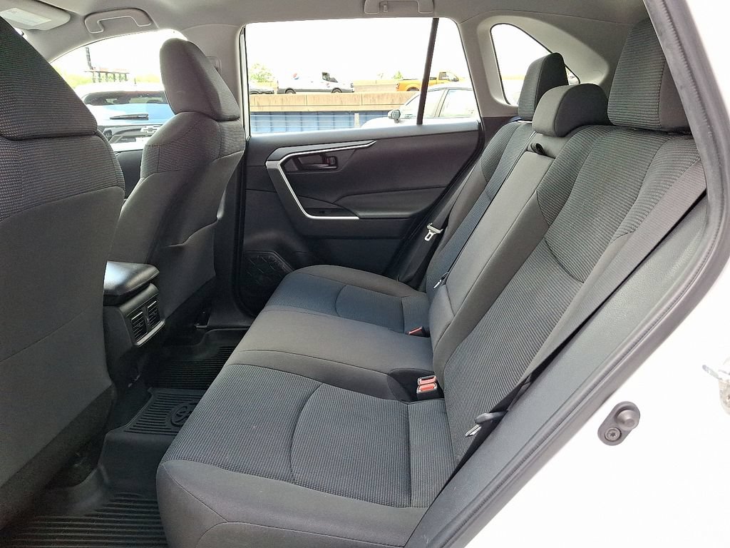 Used 2022 Toyota RAV4 LE AWD/4WD image 13