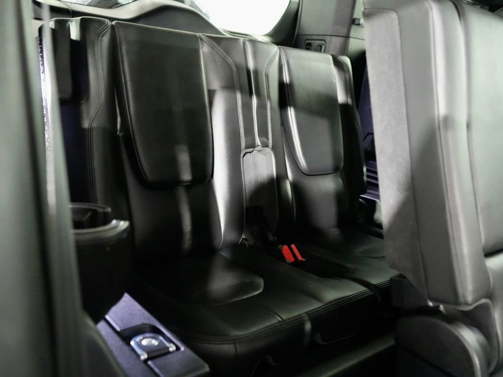 Used 2021 Land Rover Defender 110 SE image 30