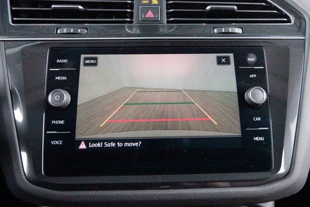 Used 2018 Volkswagen Tiguan SEL Premium image 15